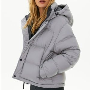 ARITZIA THE SUPER PUFF SHORTY SILVER REFLECTIVE